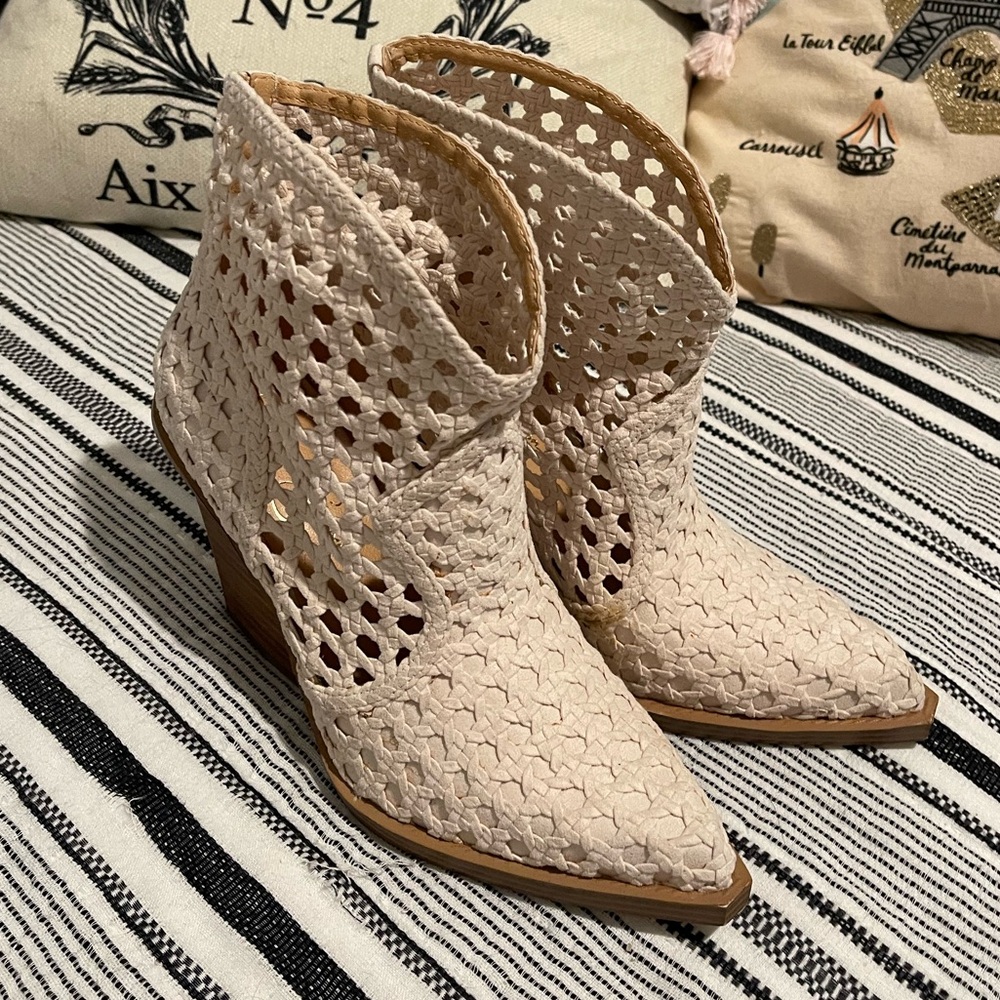 Jessica Simpson Cream Timara 2 Western Woven Bootie Size 7.5 Worn Condition